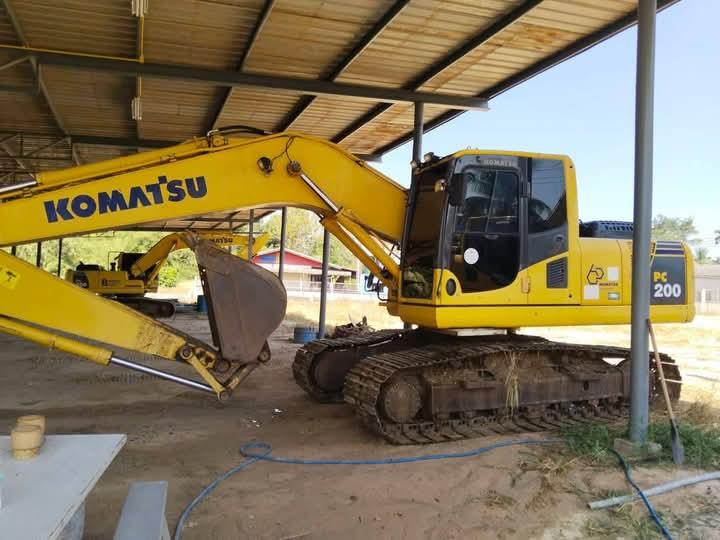 แมคโค ยี่ห้อ KOMATSU