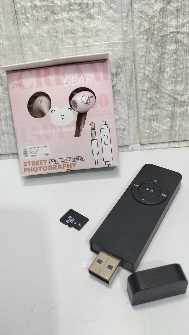 เครื่องเล่น MP3  สามารถชาร์จ  USB ในตัว   พร้อม TF Card  4 GB  และ  หูฟัง  สำหรับ นักเรียนฟังภาษาอังกฤษ ฯลฯ 3