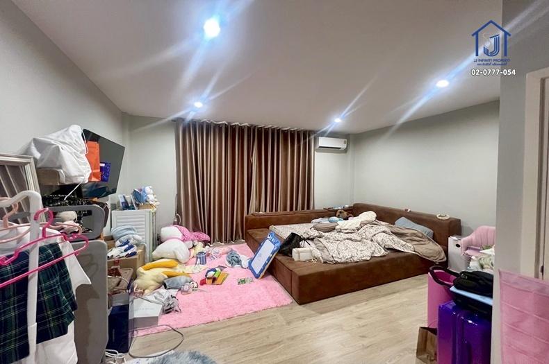 ขายทาวน์โฮม 3 ชั้น หมู่บ้านนลินอเวนิว พลัส ถนนสามวา หลังมุม ใกล้รถไฟฟ้าสายสีชมพู