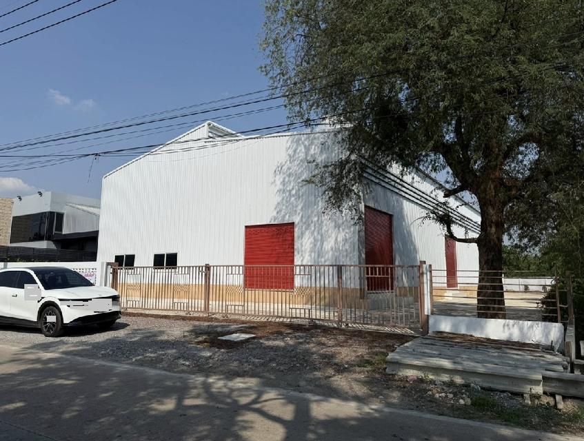 ให้เช่าโกดัง สร้างใหม่ ติดถนนกาญจนาภิเษก วงแหวนตะวันตก ขาออก ลาดหลุมแก้ว (ถนนหมายเลข 9) ทำเลดี จอดรถได้หลายคัน พื้นที่ใช้สอย 700 ตารางเมตร 6