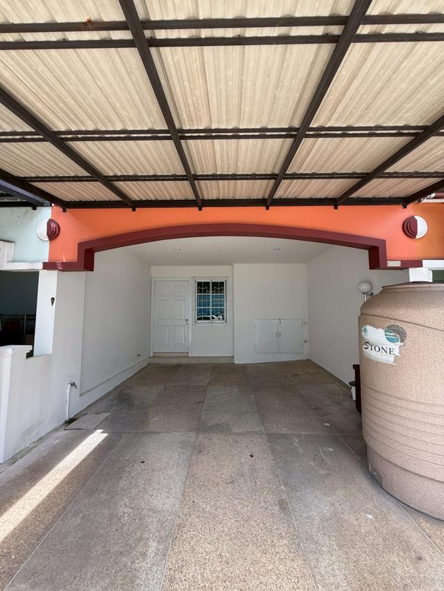 ให้เช่าทาวน์เฮาส์หมู่บ้านกลางเมืองลูเซิร์น สุขุมวิท 3 ชั้น พร้อมเข้าอยู่ 22 ตรว. 88 ตรม. 3 นอน 3 น้ำ มีห้องครัวพร้อมเฟอร 2