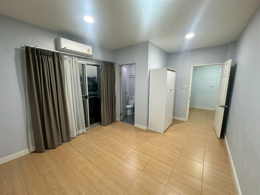 โฮมออฟฟิศ 4 ชั้น หมู่บ้านสินธานี ลาดพร้าว 80 12