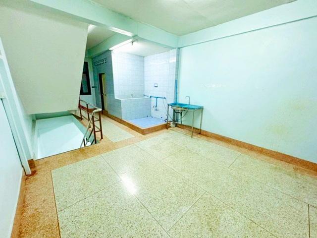 บางบอน1 ถ.กัลปพฤกษ์ เอกชัย MRTบางแค 3กม. ให้เช่าอาคารพาณิชย์ 3.5 ชั้น พร้อม3แอร์ ตลาดกัลปพฤกษ์ 1.8กม. 3 นอน 3 น้ำ 7