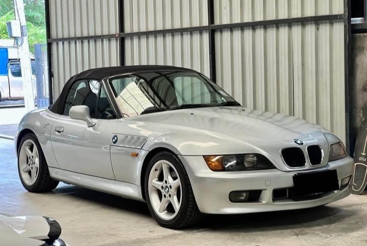 BMW Z3 สีเทา 3