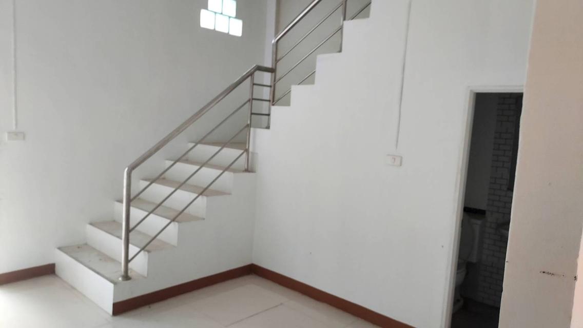 อาคารพาณิชย์ 2 ชั้น ด้านหน้ากว้าง 2 คูหา 2 ห้องนอน 3 ห้องน้ำ 1 ห้องครัว 5