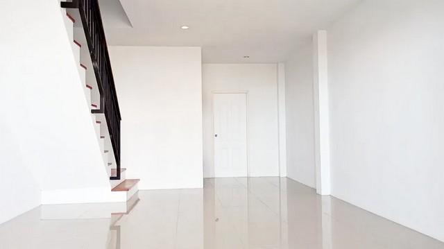 บ้านพร้อมอยู่ คลอง 8 ธัญบุรี โปรโมชันพิเศษ! พร้อมเงินเหลือสูงสุดสองถึงสามแสนบาท* ราคาเริ่มต้นเพียง 1.9 ล้านบาท ฟรีค่าใช้ 3