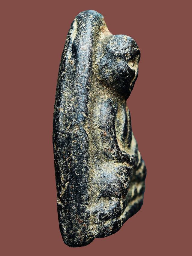 หลวงปู่ทวดเนื้อว่าน วัดช้างให้ พิมพ์กรรมการ เก่า เนื้อจัดๆ รูปที่ 4