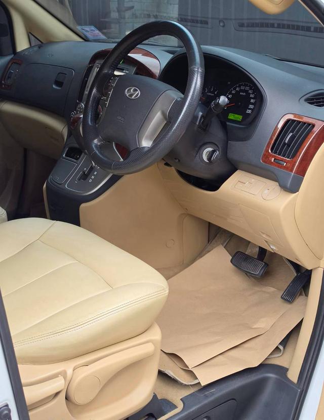 Hyundai H1 Grand Starex Premium 2012 รถมือเดียวป้ายแดง สภาพสมบูรณ์ ดูแลมาอย่างดี เซอร์วิสให้เรียบร้อย ยางใหม่ 2026 / แบตใหม่ 2026 รูปที่ 8