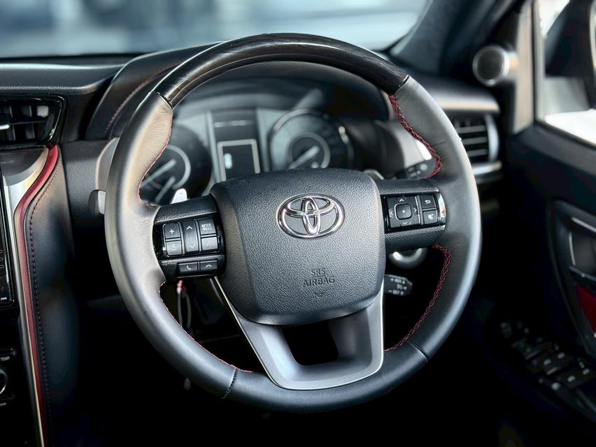 TOYOTA FORTUNER 2.4 LEGENDER 2022  8