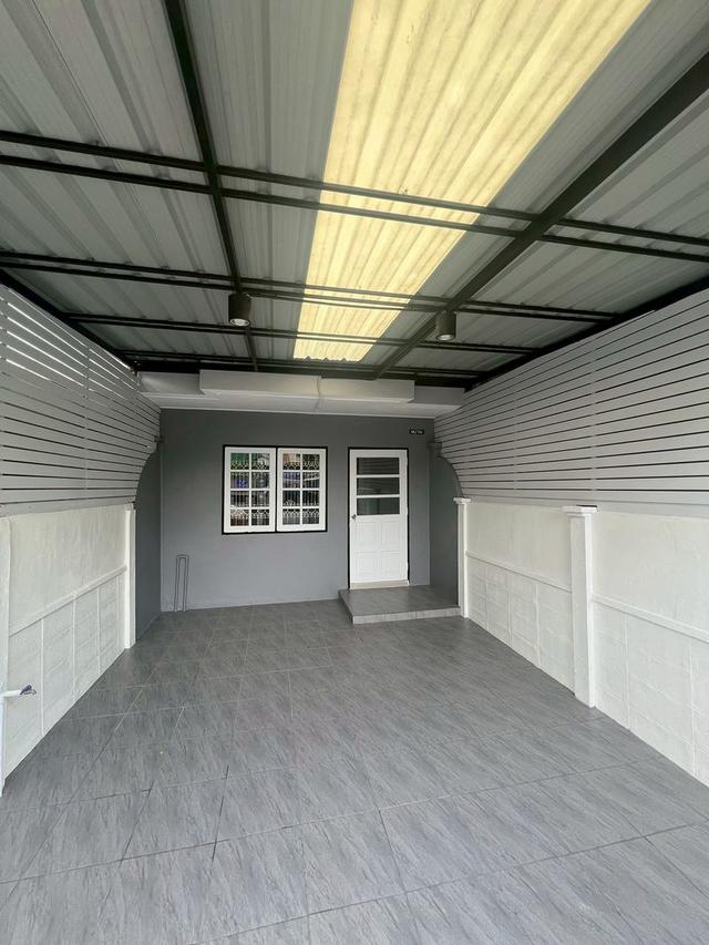 ขายทาวน์เฮาส์ 2 ชั้น เนื้อที่ 18 ตรว. ถนนเมน หมู่บ้านพนาสนธิ์ 6 ถนนนิมิตใหม่ 7 แขวงมีนบุรี เขตมีนบุรี กรุงเทพมหานคร  13