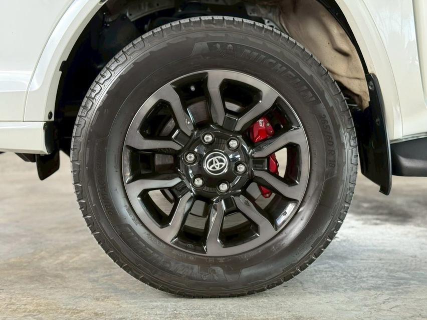 ปี 2022 TOYOTA FORTUNER, 2.8 GR SPORT BLACK TOP 4WD โฉม ปี15-ปัจจุบัน สีขาว ไมล์แท้ 44,313 17