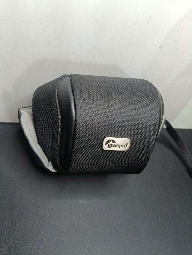 กระเป๋ากล้องขนาดเล็ก Lowepro Quick Case 100 แท้ มือสองสภาพดี