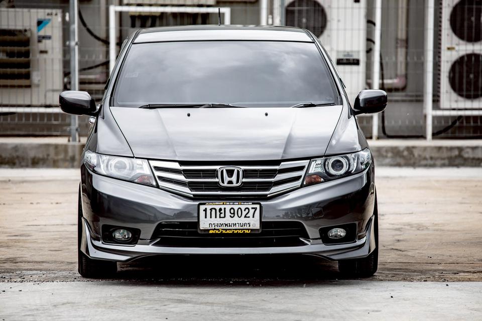 Honda City 1.5 V CNG รุ่นท๊อปสุด ปี 2013 สีเทา เกียร์ออโต้ มือเดียวป้ายแดง