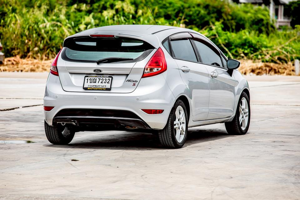 Ford Fiesta 1.5 Sport 5 ประตู สีเทา เกียร์ออโต้ ปี 2010 สวย สภาพดี