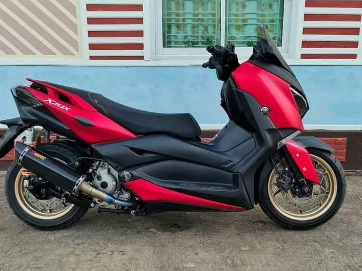 Yamaha X Max สีแดงสดสวยปี 2021 2