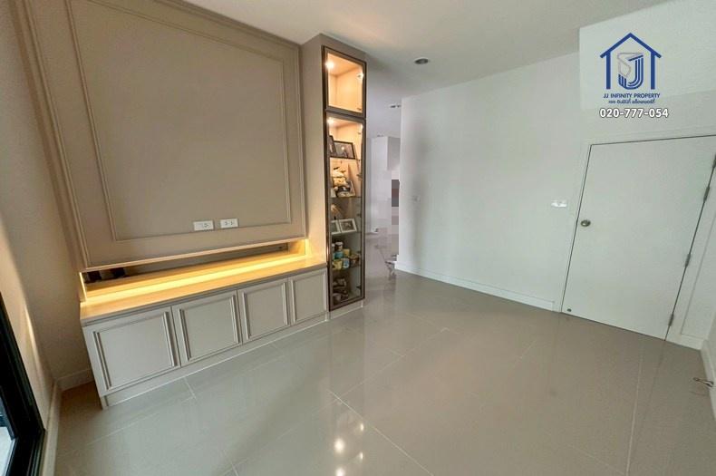 ขายทาวน์โฮม 2 ชั้น หมู่บ้าน วี คอมพาวด์ บางนา-ศรีนครินทร์ ถนนหนามแดง-บางพลี หลังริม ใกล้วงแหวนกาญจนาภิเษก,ทางด่วนบูรพาวิถี 6