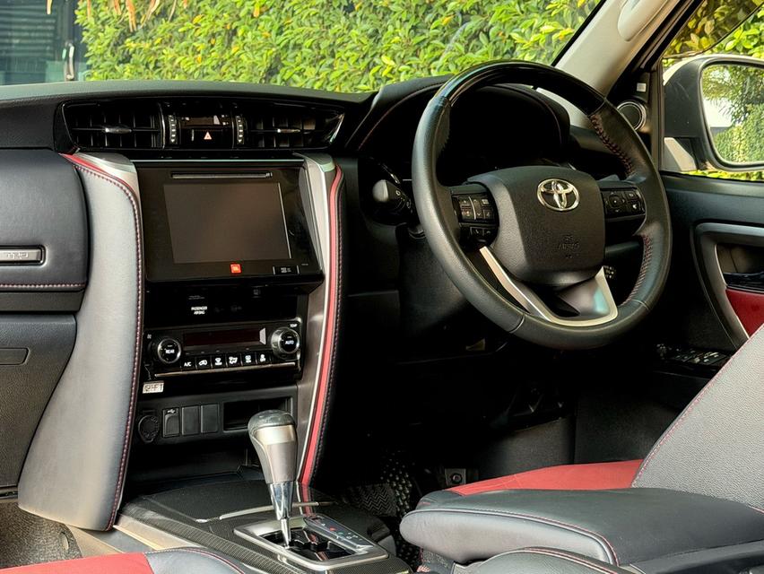 2018 TOYOTA FORTUNER TRD รถมือเดียวออกป้ายแดง รถวิ่งน้อยเพียง 120,000กม ประวัติศูนย์ครบ ไม่เคยมีอุบัติเหตุครับ รูปที่ 12