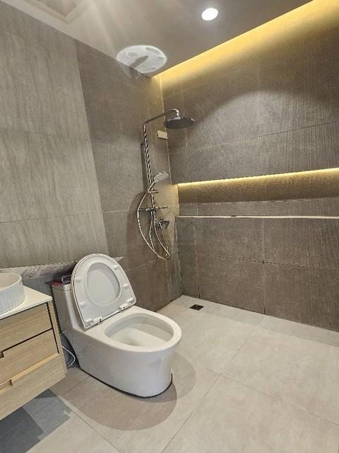 ขาย Townhome แนวใหม่ 2 ชั้น สุขุมวิท 36 ออกแบบโดยเน้นทิศทางของลมและแสงธรรมชาติ ทำให้สามารถอยู่ในบ้านได้สบายตลอดทั้งวัน ใ 6