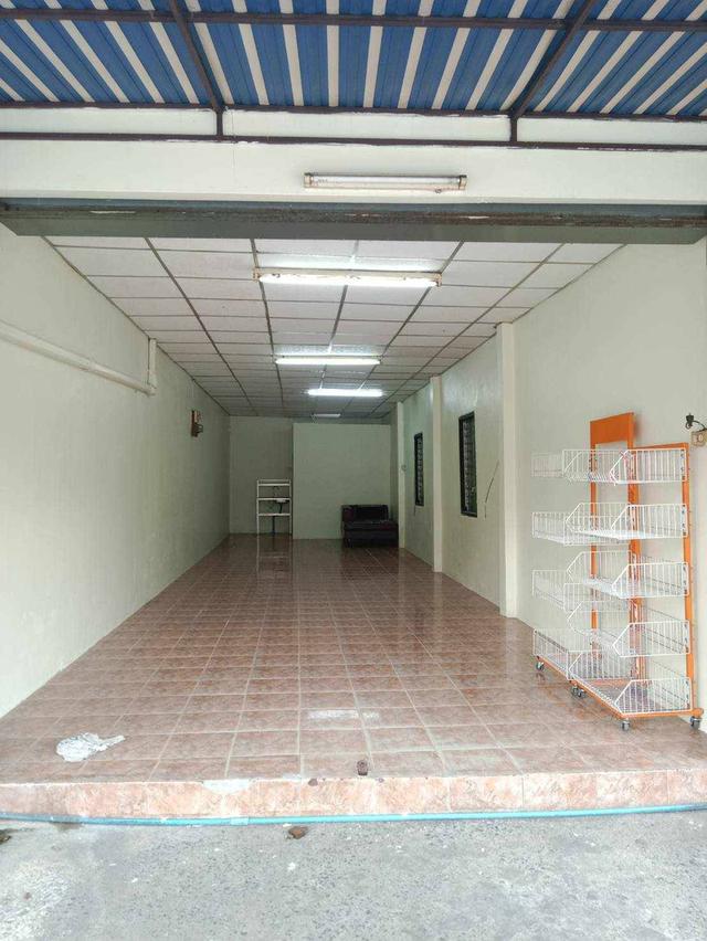 ประกาศขายด่วน!.....บ้านพร้อมที่ดิน แยกปากซอย 16 ทำเลสวย ติดถนน ขายของดี และใกล้รถไฟฟ้า BTS สายสีเขียว 5 นาที เจ้าของบ้านประกาศ 3