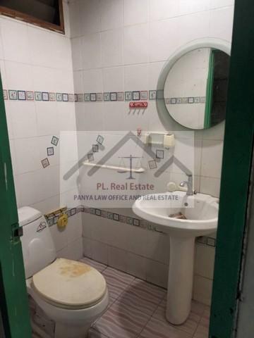 ขายที่ดินแปลงมุม 74 ตารางวาพร้อมสิ่งปลูกสร้างย่านเสรีไทย81 สวนสยามทาวน์เฮ้าส์ชั้นเดียว 2 หลัง มี 2 โฉนดแบ่งขายได้ 42 ตร.ว. และ 32 ตร.ว. 15