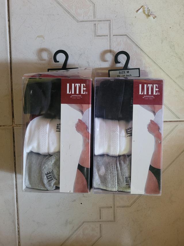 ขายกางเกงในยี่ห้อLITEผู้ชายครับ สภาพ99% ราคากล่องละ150บาท สามารถนัดรับได้ครับ