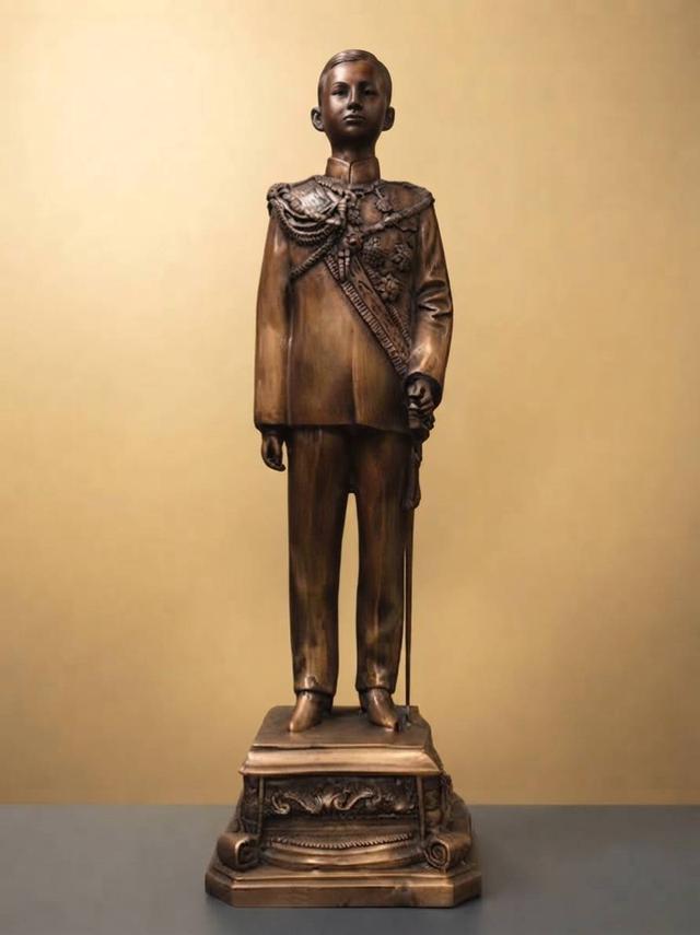 764.พระบรมรูปหล่อสมเด็จพระบูรพกษัตริยาธิราช รัชกาลที่ 1 - รัชกาลที่ 9 แห่งมหาจักรีบรมราชวงศ์ รูปที่ 9