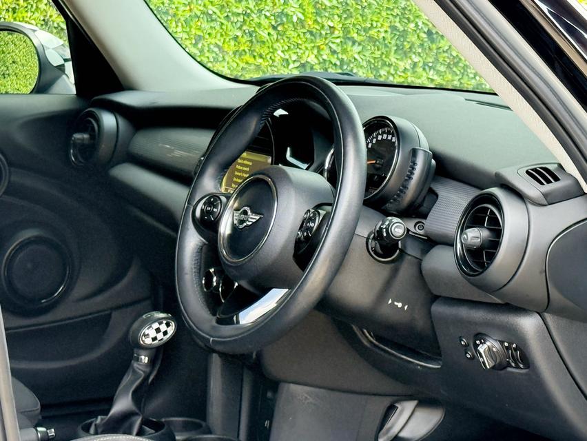 2017 MINI COOPER 5 DOOR HATCH รถมือเดียวออกป้ายแดง รถวิ่งน้อย เข้าศูนย์ตรงระยะ รถไม่เคยมีอุบัติเหตุครับ 10