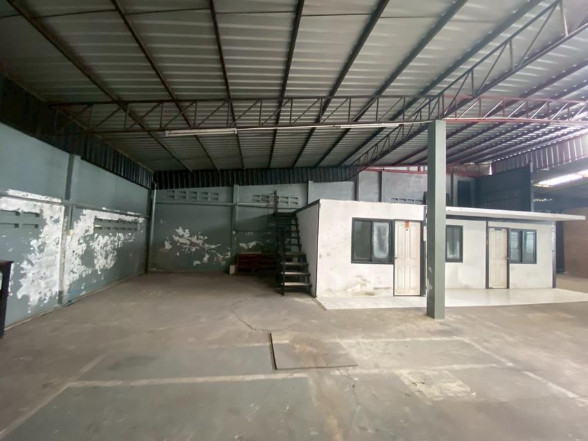 ให้เช่าโกดังพร้อมสำนักงาน ถ.รัตนาธิเบศร์ ซ.9 ทำเลดี เดินทางสะดวก ใกล้ MRT สถานีศูนย์ราชการนนทบุรี เพียง 15 เมตร 2