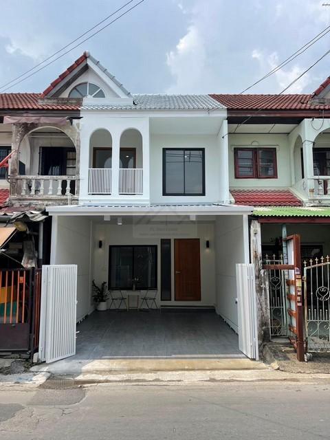ขายทาวน์เฮาส์ 2 ชั้น 22 ตรว. ซอยนวมินทร์ 111 ใกล้ตลาดปัฐวิกรณ์ ( รีโนเวทใหม่ ) 2