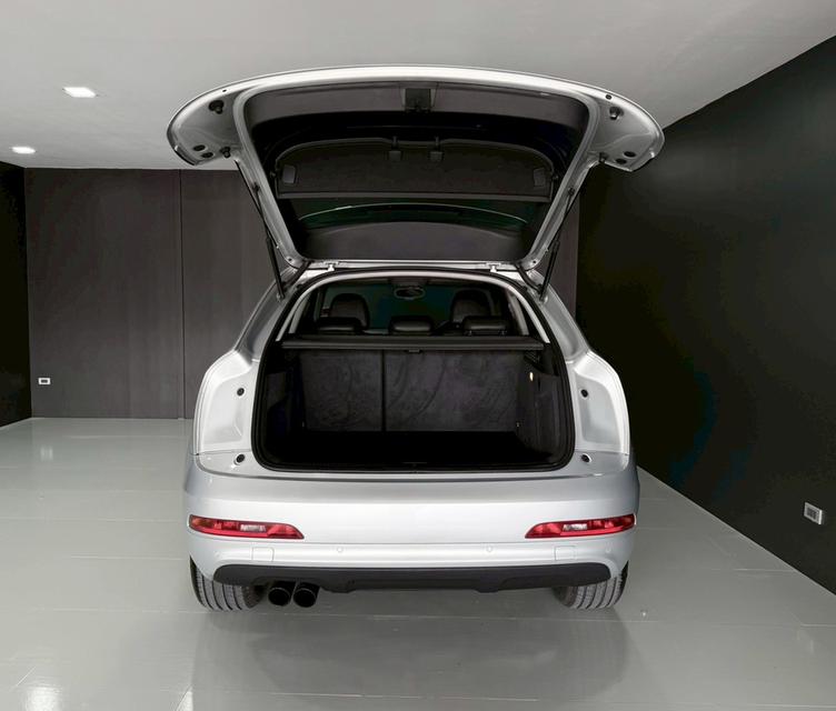 Audi Q3 2.0 Quattro SUV ปี 2014 รถออกศูนย์ Audi มือเดียวป้ายแดงรถสภาพเนียบ สวยหรู 10