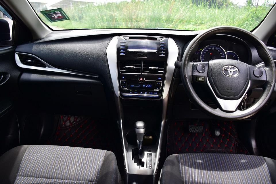 ผ่อน52xx บาท /ฟรีดาวน์ /รถสวยมือเดียว TOYOTA YARIS ATIV 1.2E ออโต้ มัลติฟังชั่นสื บลุทู๊ธCD MP3 ABS USB AIRBAG กุญแจรีโมท ยางปี2025ขับดี โทร0957401229 11