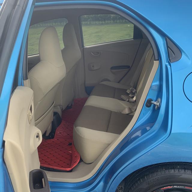 Honda Brio บริโอ้ 1.2V ออโต้ TOP  10