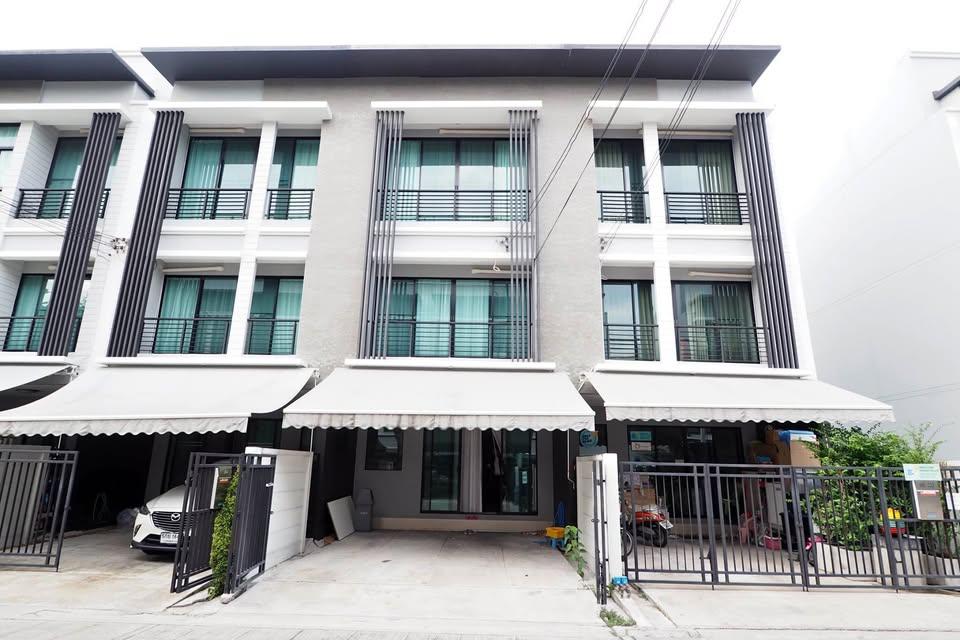 ให้เช่าทาวโฮม ใกล้รร.นานาชาติสิงคโปร์ นานาชาติฝรั่งเศษ, รร.บดินทร์เดชาฯและใกล้ Town in Town ใกล้จุดขึ้นทางด่วนเอกมัย ราม 6