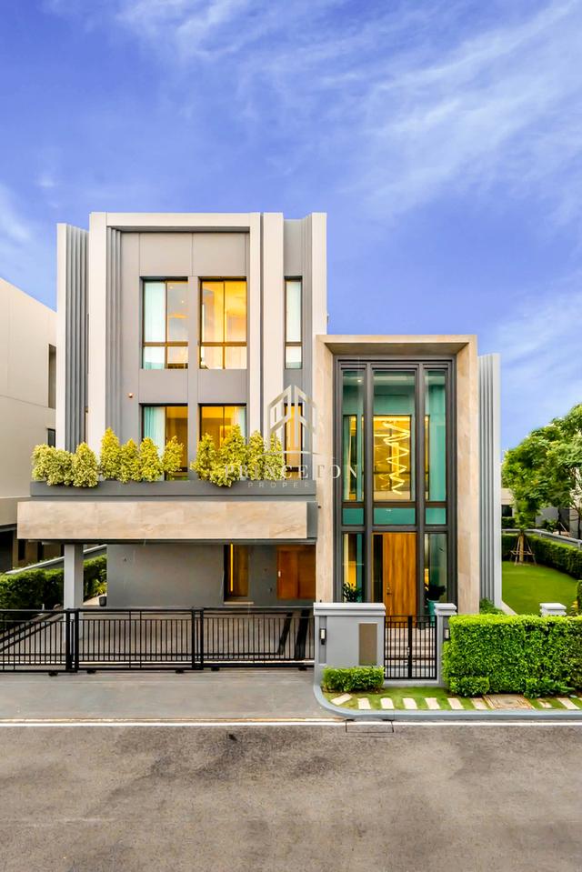 Grand Bangkok Boulevard Rama 9 – Krungthep Kreetha 2