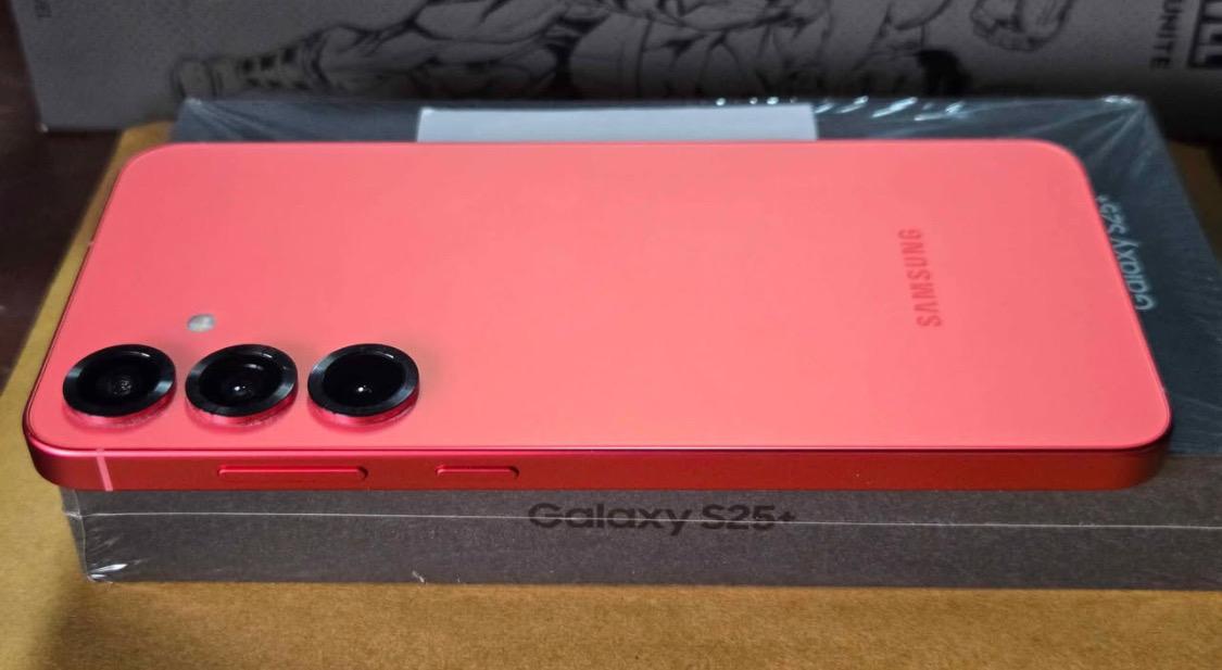 Galaxy S25 Plus สีพิเศษ Coral Red 2