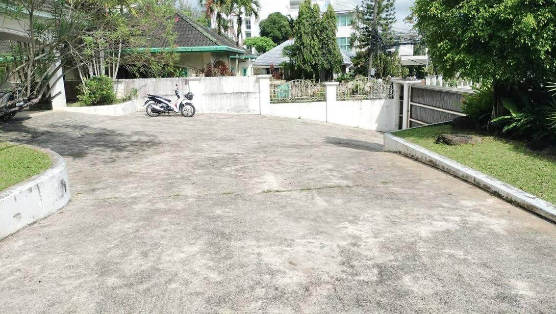 Spacious Land with Detached Home in Central Phuket – Large Garden & 4-Car Parking 4