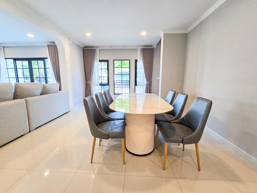 ขาย บ้านเดี่ยว 𝐂𝐞𝐧𝐭𝐫𝐨 𝐁𝐚𝐧𝐠𝐧𝐚 🏡แบบบ้านใหญ่สุดในโครงการ เฟอร์นิเจอร์ครบ หน้าบ้านทิศเหนือ ฮวงจุ้ยดีเยี่ยม 10/10 7