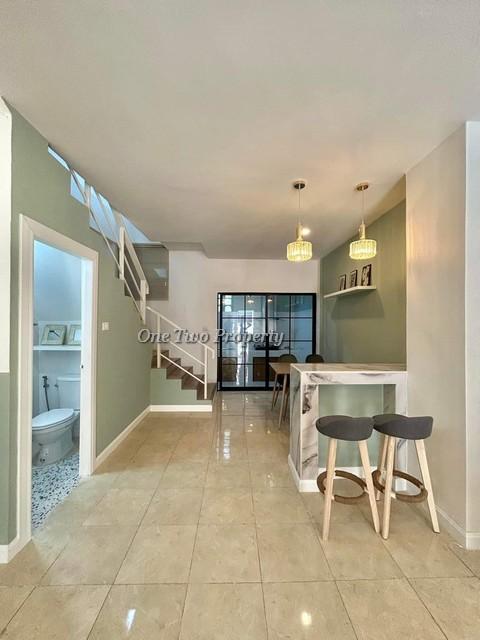 ขายทาวน์เฮ้าส์ 2 ชั้น  หมู่บ้านปัณณธร 3  พรประภานิมิต ตกแต่งครบ ติดถนนหลักของหมู่บ้าน ไม่มีค่าส่วนกลาง 3