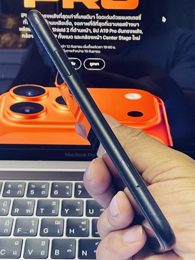 iPhone XR 64GB มือสอง สีดำ เครื่องศูนย์ไทย สภาพดีมีรอยนิดหน่อย