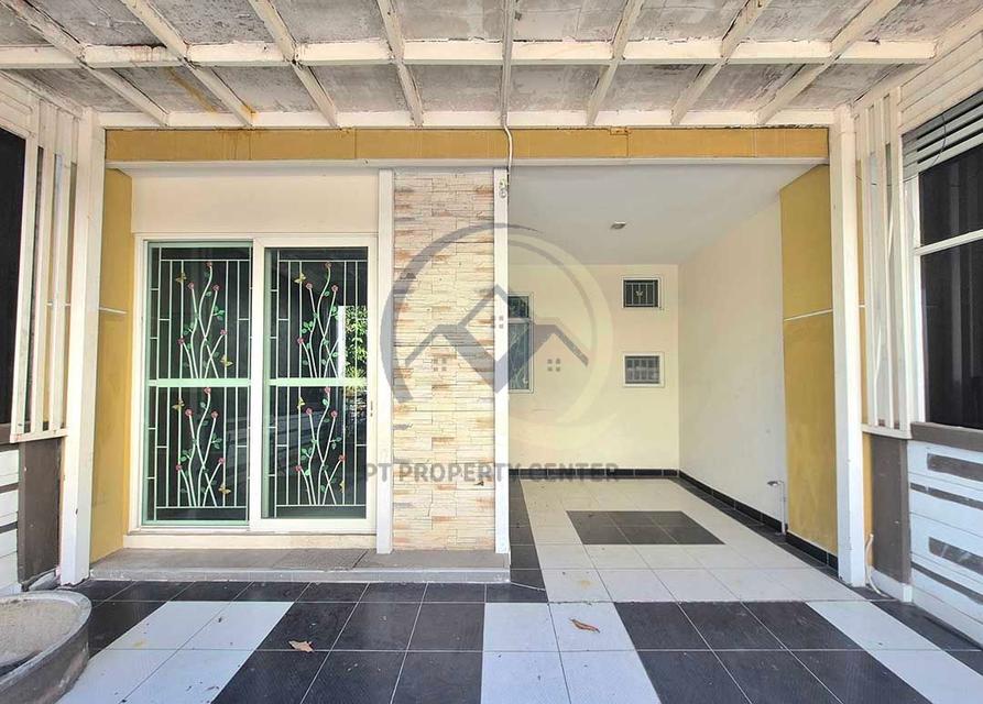 ทาวน์โฮม 2 ชั้น ต่อเติมระเบียง ราคาสุดพิเศษ : โครงการโกลเด้นทาวน์ รามคำแหง-วงแหวน 2