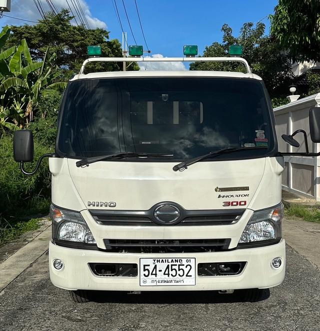 Hino XZU 720R รถบรรทุก 6 ล้อเล็ก 