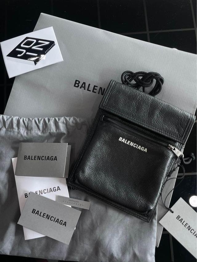 Balenciaga Explorer Pouch สีดำ สภาพใหม่