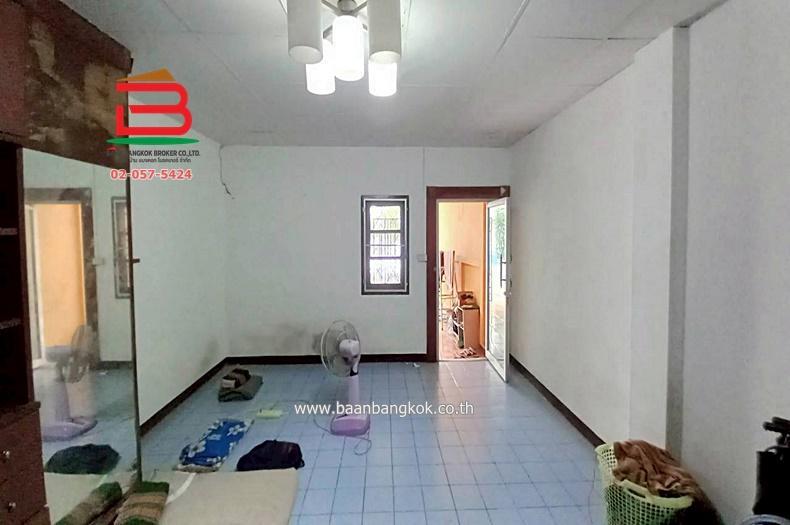 ทาวน์เฮาส์ หมู่บ้านฉัตรณรงค์ วิลล่า 5 เนื้อที่ 16 ตร.ว (สามแยกไฟแดง ถนนเส้นปท. 3004) ตำบลบึงคำพร้อย อำเภอลำลูกกา ปทุมธานี 3