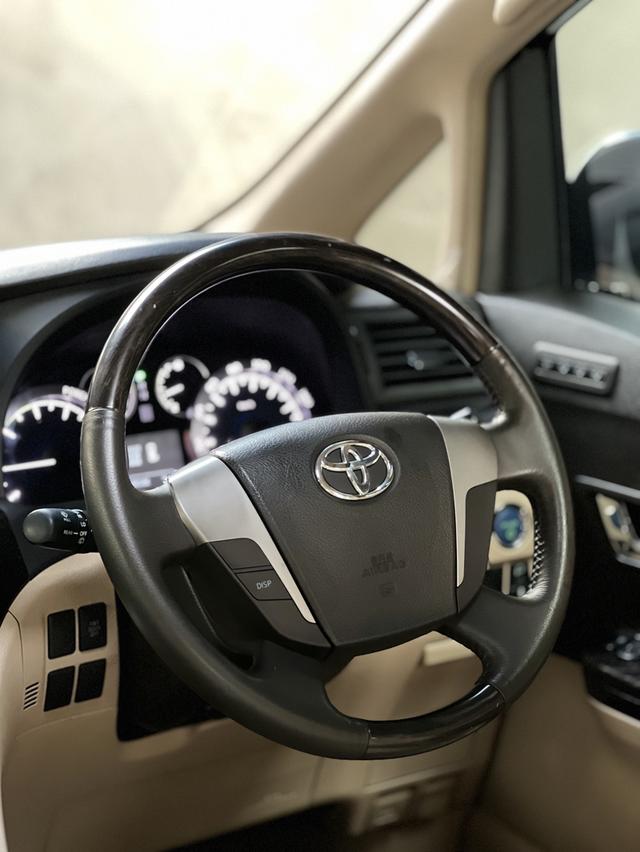 Toyota Alphard 6