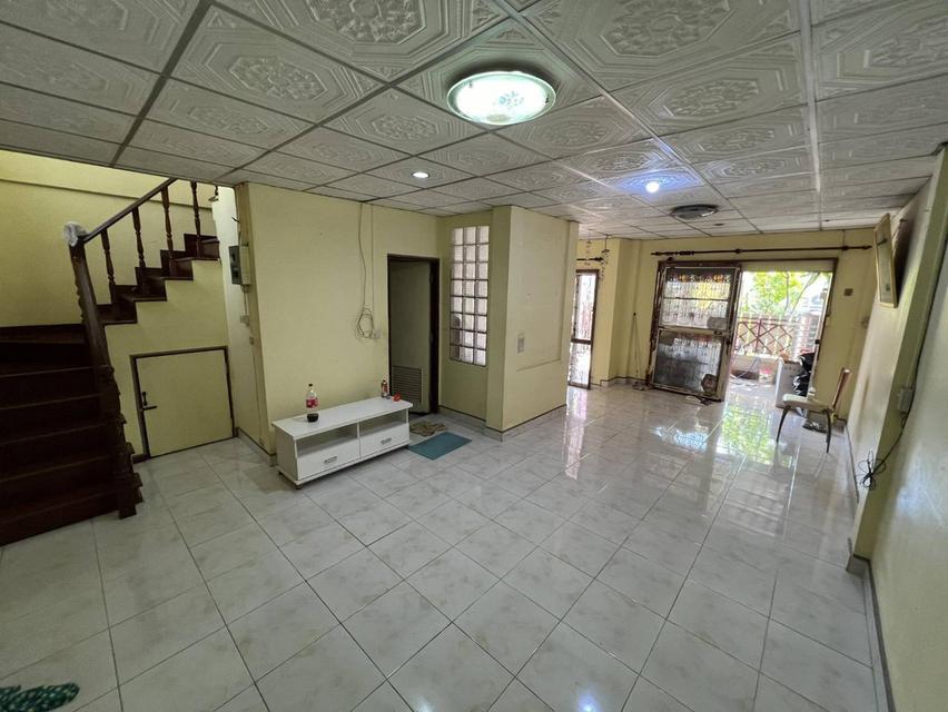 บ้านทาวเฮ้าส์ 2ชั้น 2ห้องนอน 2 ห้องน้ำ 1 ห้องโถง และ ห้องขนาด 20ตาราง 3