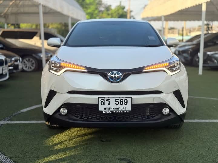 TOYOTA CHR รุ่น Top AT สีขาว 1