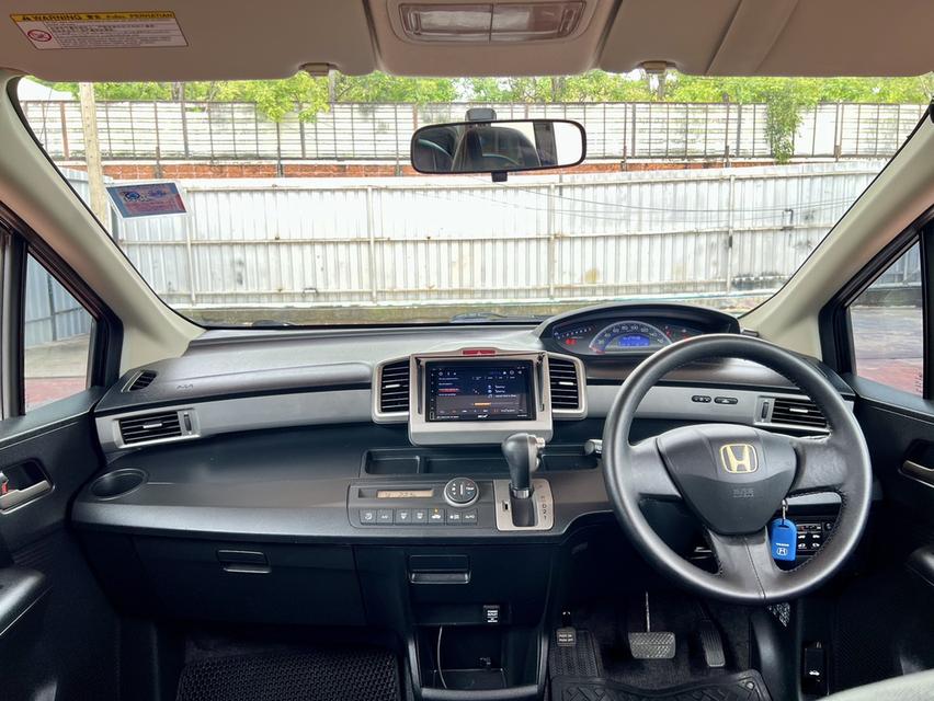 2012 Honda Freed 1.5 e 11