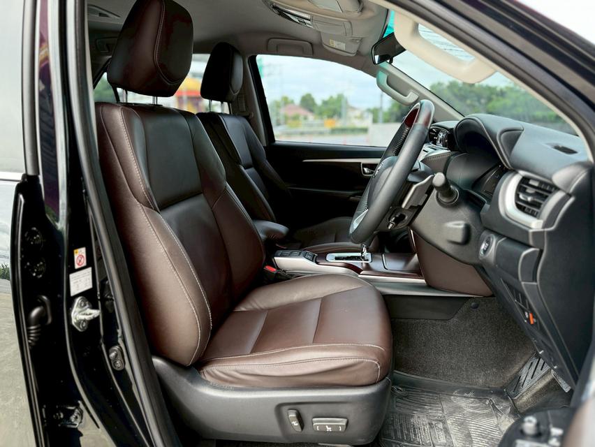 ขาย Toyota Fortuner 2.8V ปี18 13