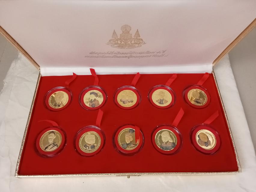 เหรียญที่ระลึก เฉลิมฉลองสิริราชย์สมบัติ ครบ 50 ปี