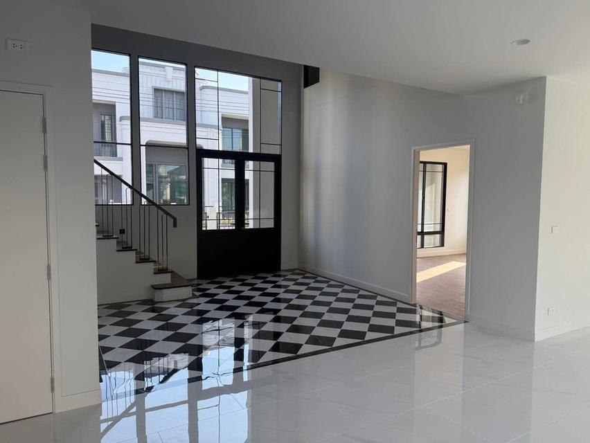 Luxury detached house for sale.Setthasiri Wongwaen-Chatuchot 10